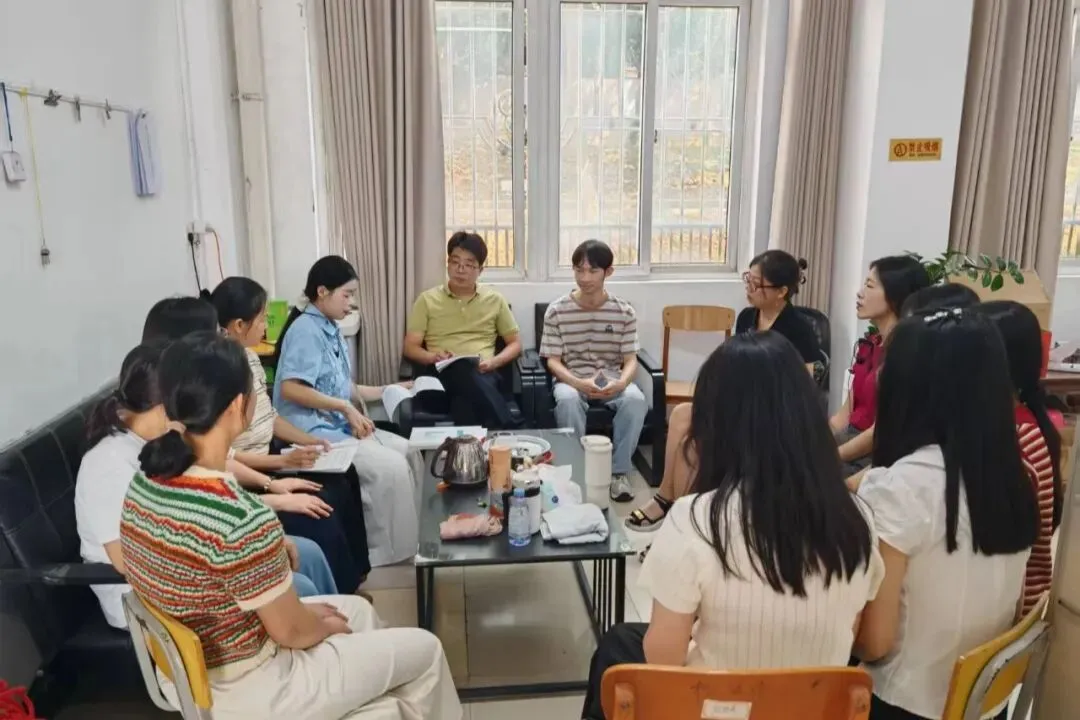 揭阳市、惠来县教研专家到惠来二中开展高考备考教学视导活动-第15张图片-四季读书网