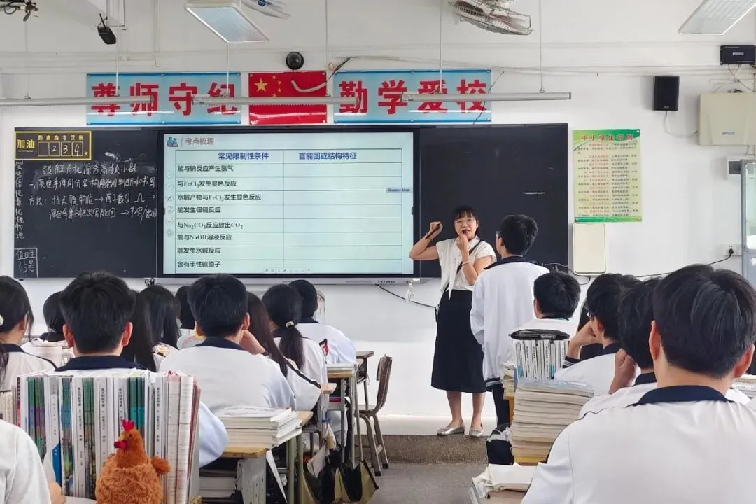 揭阳市、惠来县教研专家到惠来二中开展高考备考教学视导活动-第18张图片-四季读书网
