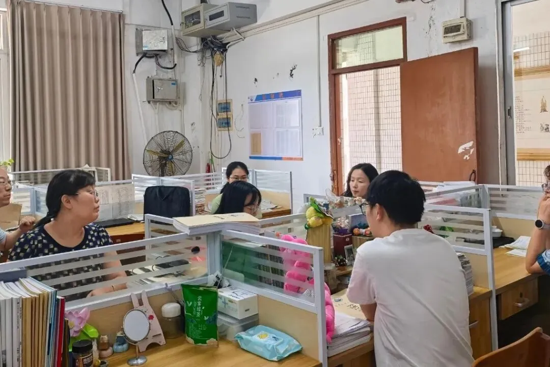 揭阳市、惠来县教研专家到惠来二中开展高考备考教学视导活动-第21张图片-四季读书网