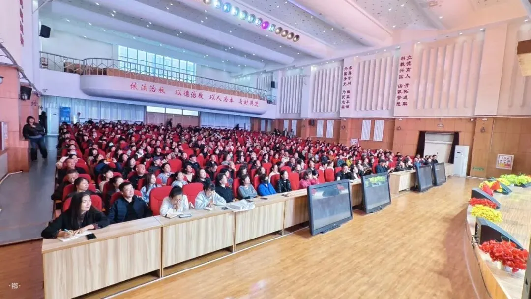 【研策选科丨同心育人】 深耕新高考政策 赋能科学化选科——包头九中高一年级开展选科走班专题家长会成功召开-第7张图片-四季读书网 【研策选科丨同心育人】 深耕新高考政策 赋能科学化选科——包头九中高一年级开展选科走班专题家长会成功召开-第7张图片-四季读书网