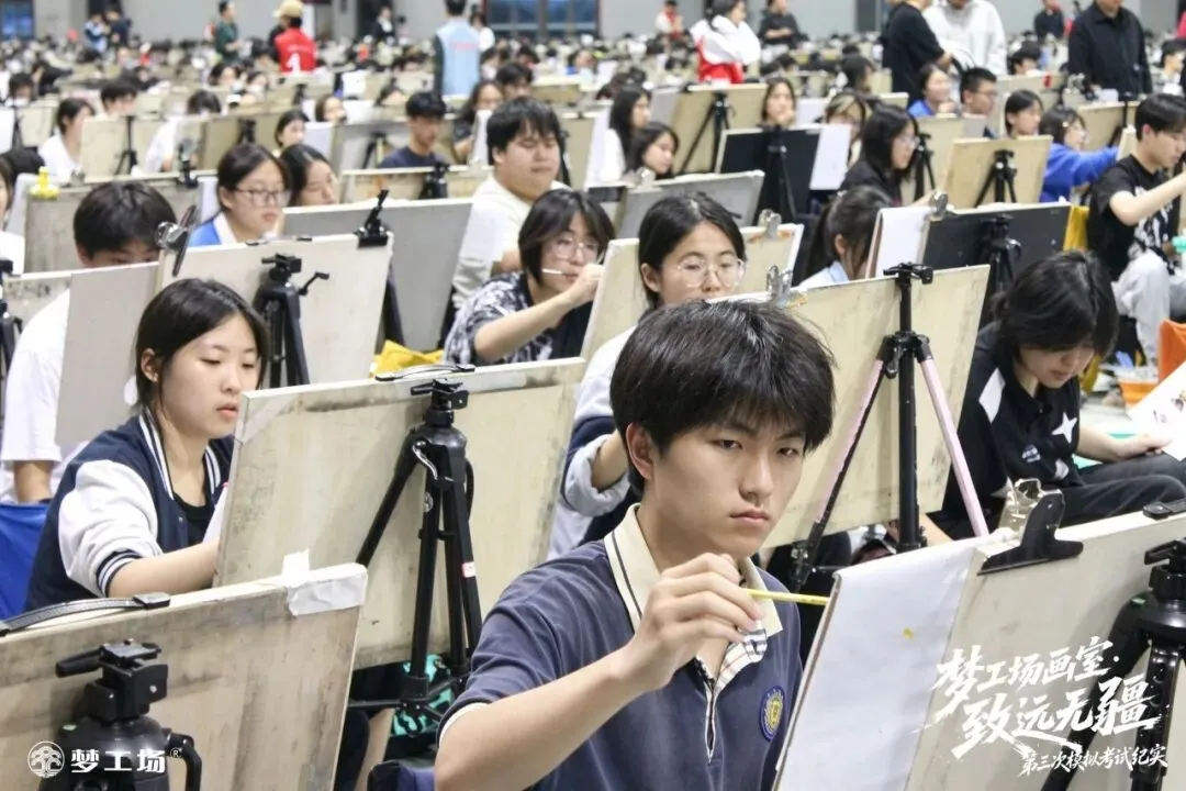 绘揽青云,致远无疆——山东省第三次万人模拟考试纪实-第14张图片-四季读书网 绘揽青云,致远无疆——山东省第三次万人模拟考试纪实-第14张图片-四季读书网