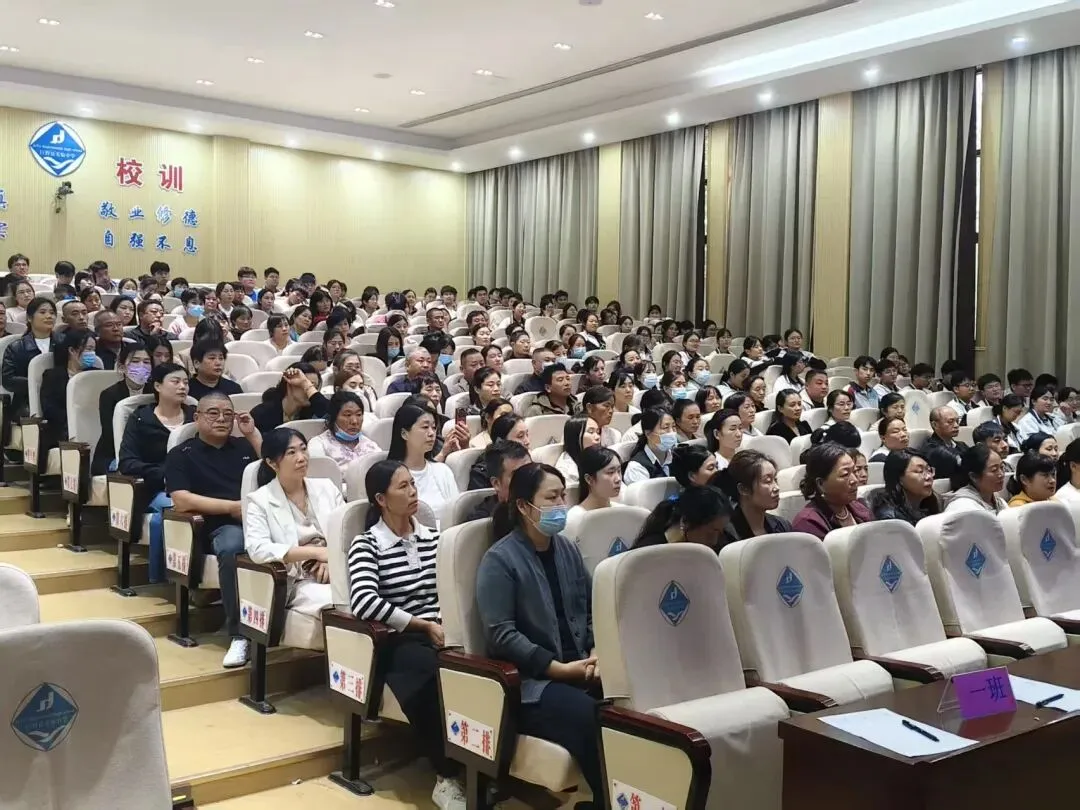 家校同心精准护航,聚力备战高考|巨野县第一中学教育集团实验中学校区30级领航部召开高三走读生家校联席会议-第3张图片-四季读书网