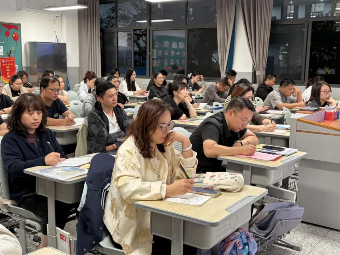 【蔚蓝东氿·氿澄初二】家校同心话成长,携手同行向未来 ——宜兴市东氿中学年级家长会圆满结束-第12张图片-四季读书网 【蔚蓝东氿·氿澄初二】家校同心话成长,携手同行向未来 ——宜兴市东氿中学年级家长会圆满结束-第12张图片-四季读书网