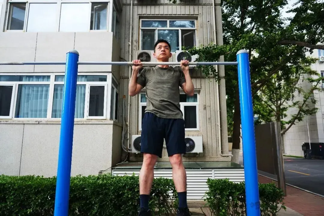 高考失利后他入伍考上军校!用12年读完博士,授上尉军衔!-第13张图片-四季读书网