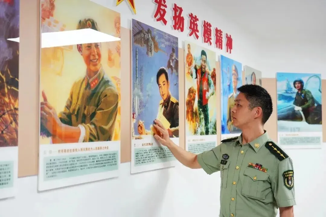 高考失利后他入伍考上军校!用12年读完博士,授上尉军衔!-第17张图片-四季读书网