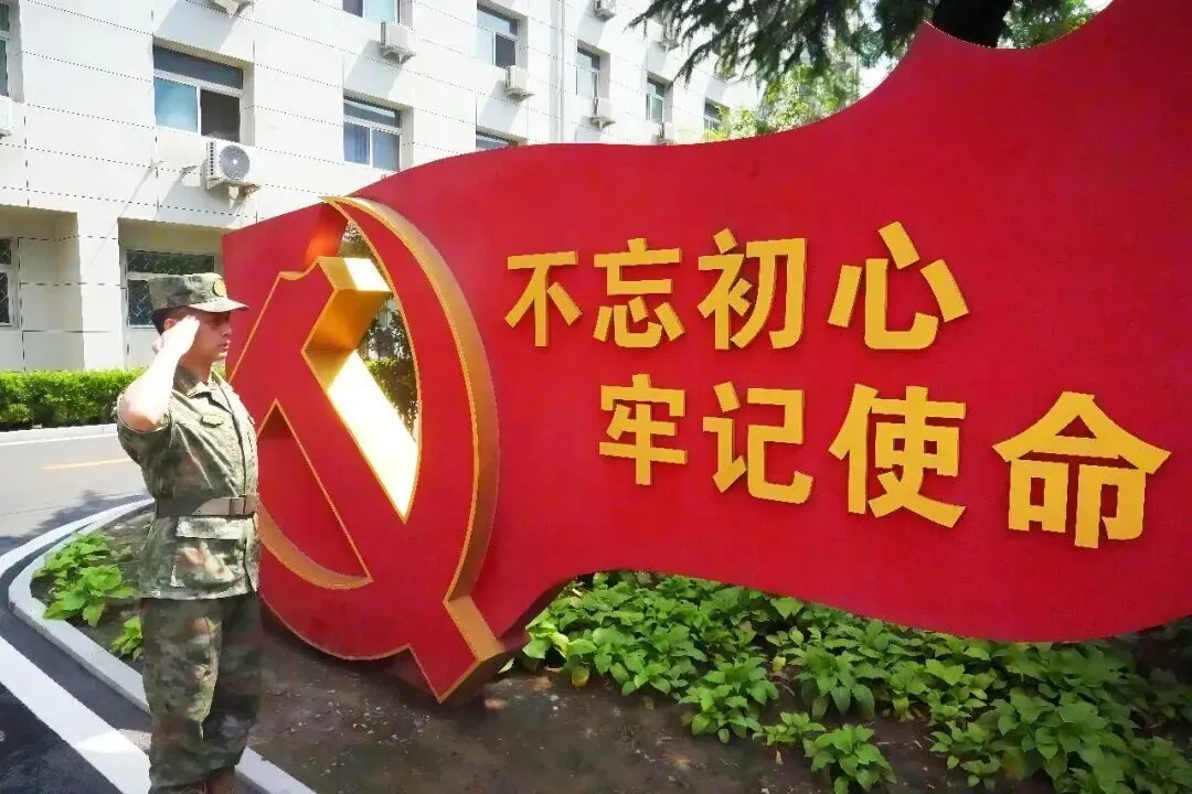 高考失利后他入伍考上军校!用12年读完博士,授上尉军衔!-第19张图片-四季读书网