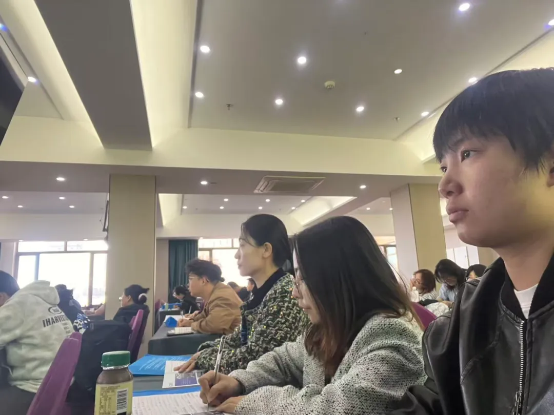 研思中考,聚力前行——我校初三教师参加内蒙古中考试题分析与2027中考备考研讨会-第6张图片-四季读书网 研思中考,聚力前行——我校初三教师参加内蒙古中考试题分析与2027中考备考研讨会-第6张图片-四季读书网