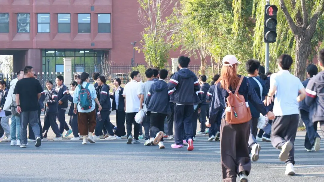 嘿!初三生,出去走走吧,今天不做题!-第3张图片-四季读书网 嘿!初三生,出去走走吧,今天不做题!-第3张图片-四季读书网