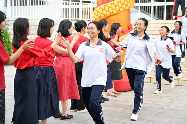 【校园动态】开远一中初三年级隆重举行中考壮行仪式-第20张图片-四季读书网 【校园动态】开远一中初三年级隆重举行中考壮行仪式-第20张图片-四季读书网