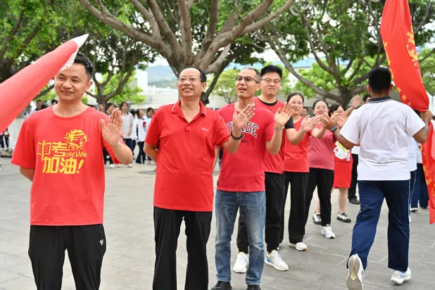 【校园动态】开远一中初三年级隆重举行中考壮行仪式-第22张图片-四季读书网 【校园动态】开远一中初三年级隆重举行中考壮行仪式-第22张图片-四季读书网