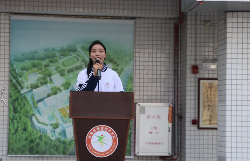以奋斗赴韶华,凭拼搏赢高考——怀集县职业技术学校隆重举行2027年职教冲刺动员大会-第7张图片-四季读书网 以奋斗赴韶华,凭拼搏赢高考——怀集县职业技术学校隆重举行2027年职教冲刺动员大会-第7张图片-四季读书网