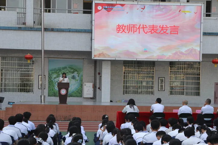 以奋斗赴韶华,凭拼搏赢高考——怀集县职业技术学校隆重举行2027年职教冲刺动员大会-第8张图片-四季读书网 以奋斗赴韶华,凭拼搏赢高考——怀集县职业技术学校隆重举行2027年职教冲刺动员大会-第8张图片-四季读书网