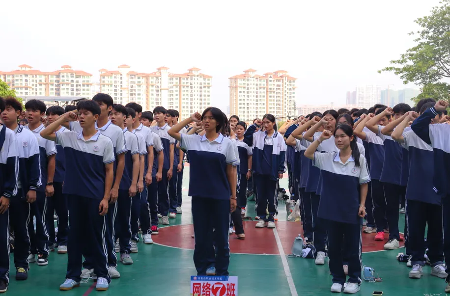 以奋斗赴韶华,凭拼搏赢高考——怀集县职业技术学校隆重举行2027年职教冲刺动员大会-第14张图片-四季读书网 以奋斗赴韶华,凭拼搏赢高考——怀集县职业技术学校隆重举行2027年职教冲刺动员大会-第14张图片-四季读书网