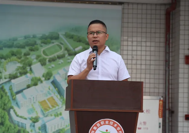 以奋斗赴韶华,凭拼搏赢高考——怀集县职业技术学校隆重举行2027年职教冲刺动员大会-第16张图片-四季读书网 以奋斗赴韶华,凭拼搏赢高考——怀集县职业技术学校隆重举行2027年职教冲刺动员大会-第16张图片-四季读书网