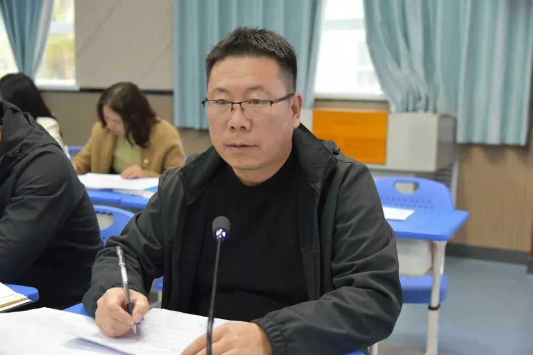 鉴往知来汲经验 凝心砺剑备高考——隆德县中学教育集团召开2027届高三备考研讨会-第7张图片-四季读书网 鉴往知来汲经验 凝心砺剑备高考——隆德县中学教育集团召开2027届高三备考研讨会-第7张图片-四季读书网