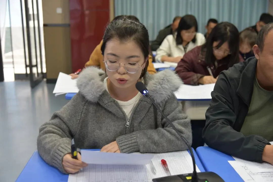 鉴往知来汲经验 凝心砺剑备高考——隆德县中学教育集团召开2027届高三备考研讨会-第9张图片-四季读书网 鉴往知来汲经验 凝心砺剑备高考——隆德县中学教育集团召开2027届高三备考研讨会-第9张图片-四季读书网