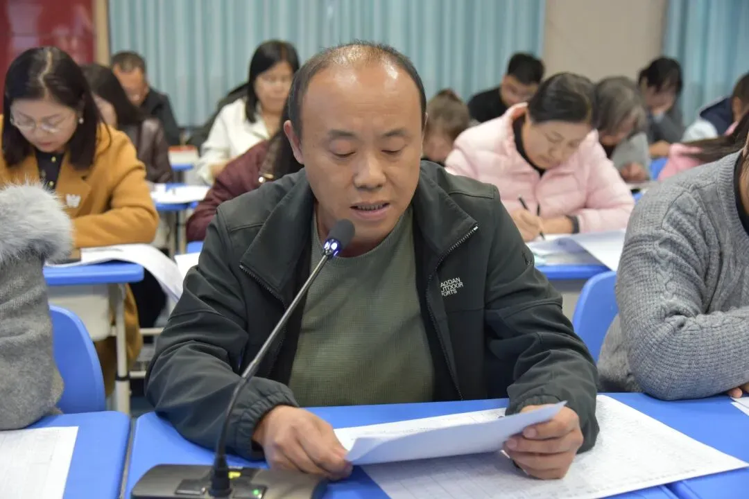 鉴往知来汲经验 凝心砺剑备高考——隆德县中学教育集团召开2027届高三备考研讨会-第10张图片-四季读书网 鉴往知来汲经验 凝心砺剑备高考——隆德县中学教育集团召开2027届高三备考研讨会-第10张图片-四季读书网