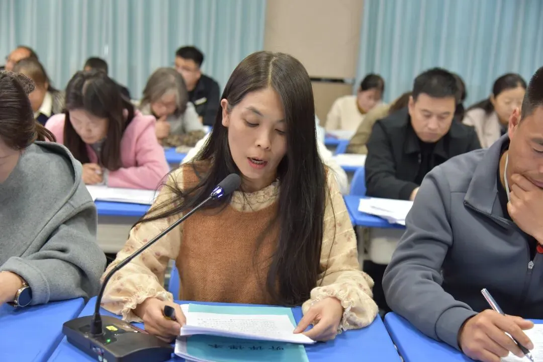 鉴往知来汲经验 凝心砺剑备高考——隆德县中学教育集团召开2027届高三备考研讨会-第12张图片-四季读书网 鉴往知来汲经验 凝心砺剑备高考——隆德县中学教育集团召开2027届高三备考研讨会-第12张图片-四季读书网