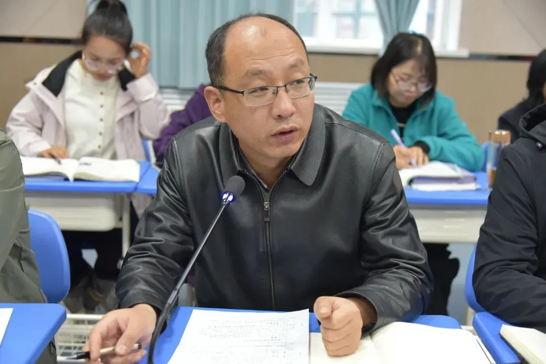 鉴往知来汲经验 凝心砺剑备高考——隆德县中学教育集团召开2027届高三备考研讨会-第16张图片-四季读书网 鉴往知来汲经验 凝心砺剑备高考——隆德县中学教育集团召开2027届高三备考研讨会-第16张图片-四季读书网