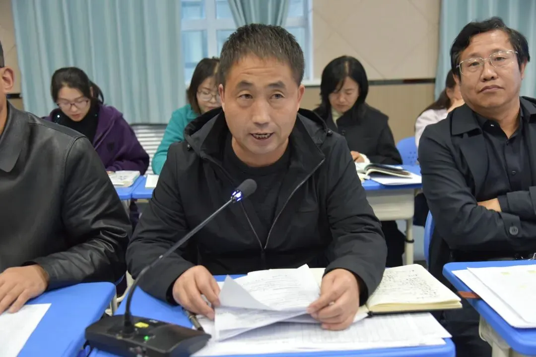 鉴往知来汲经验 凝心砺剑备高考——隆德县中学教育集团召开2027届高三备考研讨会-第17张图片-四季读书网 鉴往知来汲经验 凝心砺剑备高考——隆德县中学教育集团召开2027届高三备考研讨会-第17张图片-四季读书网