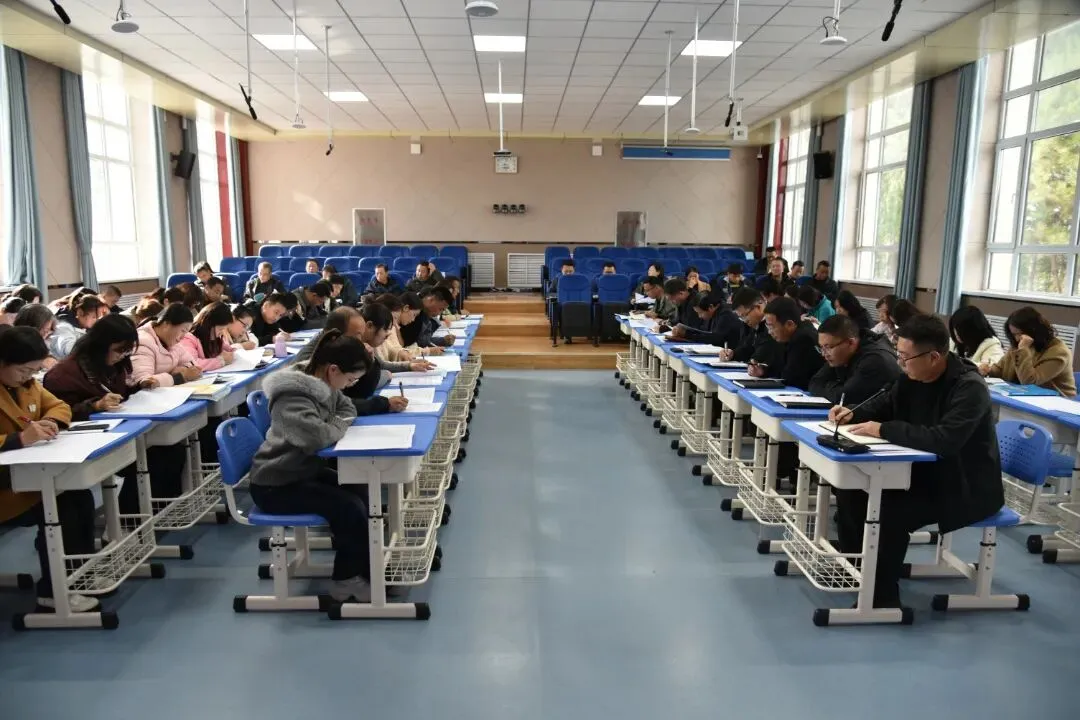 鉴往知来汲经验 凝心砺剑备高考——隆德县中学教育集团召开2027届高三备考研讨会-第20张图片-四季读书网 鉴往知来汲经验 凝心砺剑备高考——隆德县中学教育集团召开2027届高三备考研讨会-第20张图片-四季读书网