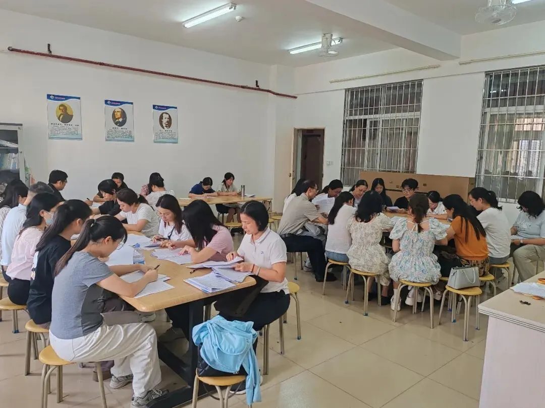 精研真题明方向,聚力备考启新程——湛江市第四中学英语科组2026年高考研讨活动-第4张图片-四季读书网 精研真题明方向,聚力备考启新程——湛江市第四中学英语科组2026年高考研讨活动-第4张图片-四季读书网