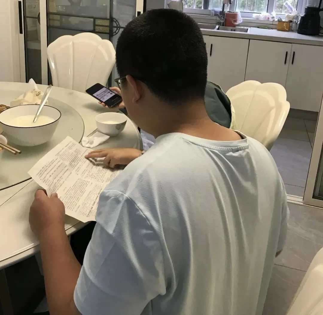 初一第一次月考考崩的,是小学那套学法;真正开始的,是初中的节奏-第2张图片-四季读书网 初一第一次月考考崩的,是小学那套学法;真正开始的,是初中的节奏-第2张图片-四季读书网