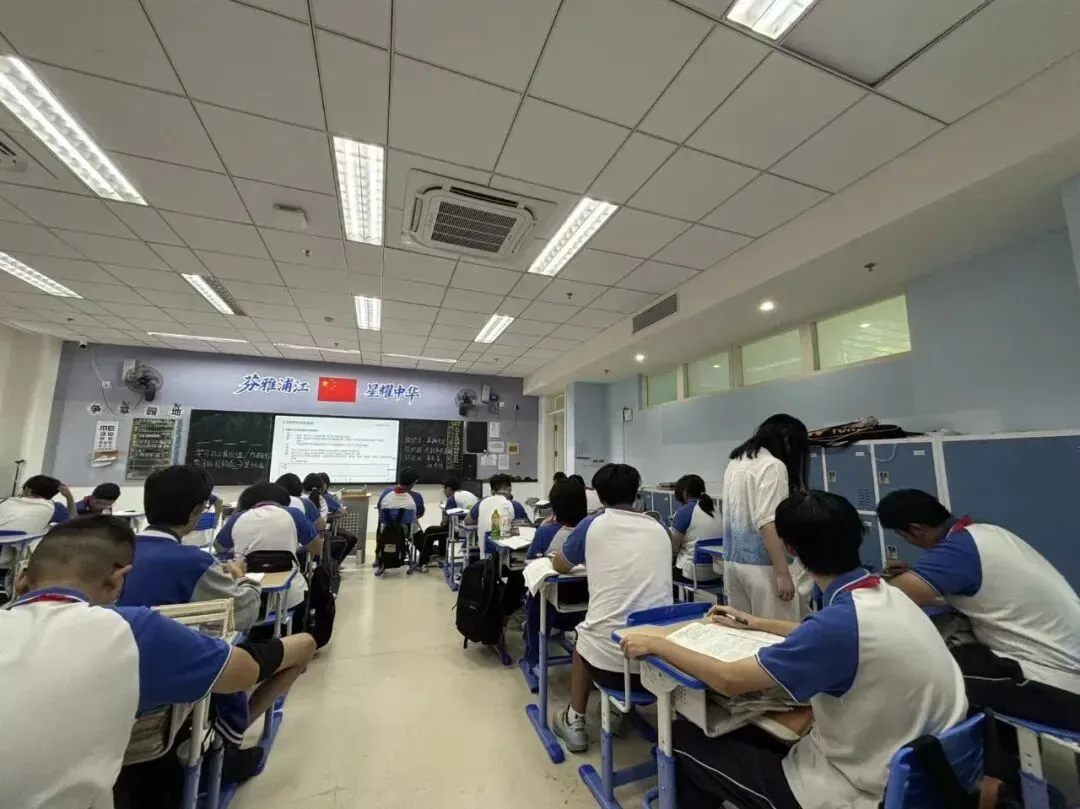 专家入校精准把脉 凝心聚力赋能初三——上海世外教育集团专家团队莅临我校开展教学调研-第3张图片-四季读书网 专家入校精准把脉 凝心聚力赋能初三——上海世外教育集团专家团队莅临我校开展教学调研-第3张图片-四季读书网