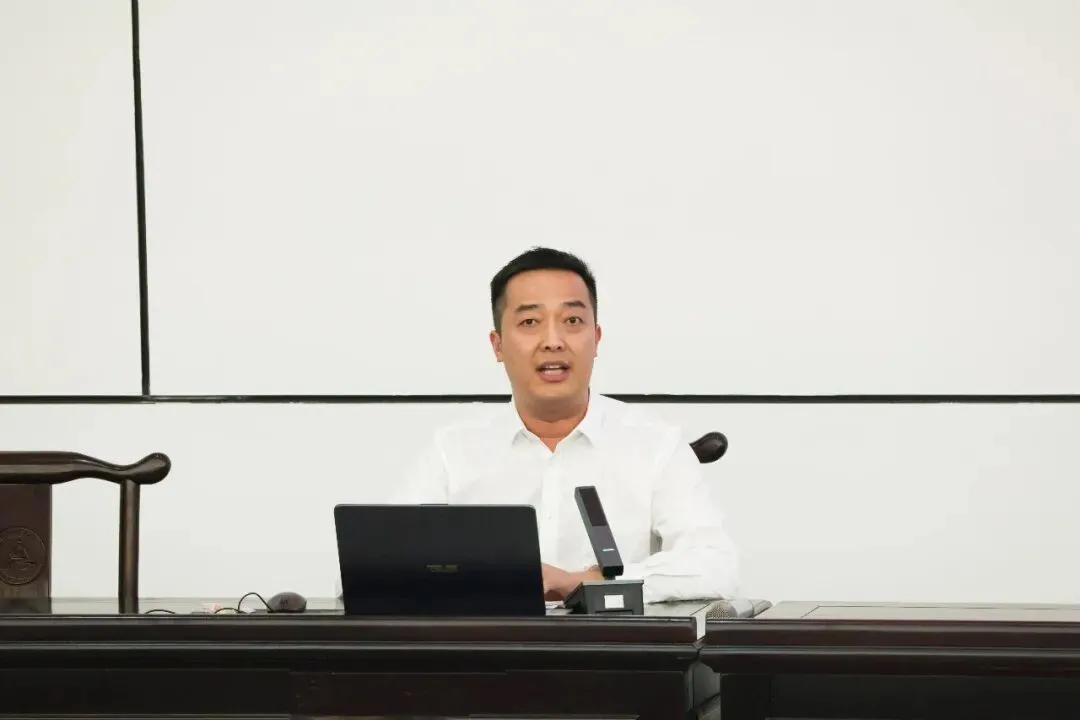 秀山高级中学举行2026年高考质量分析会暨纪法培训-第7张图片-四季读书网