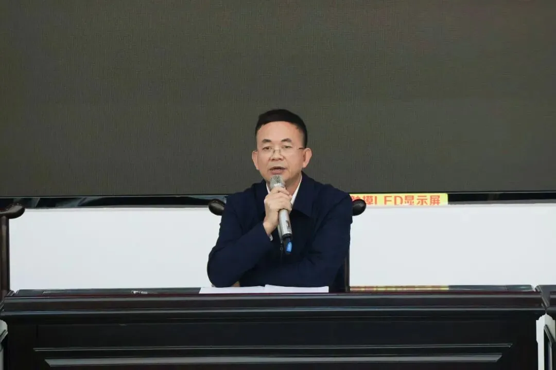 秀山高级中学举行2026年高考质量分析会暨纪法培训-第10张图片-四季读书网