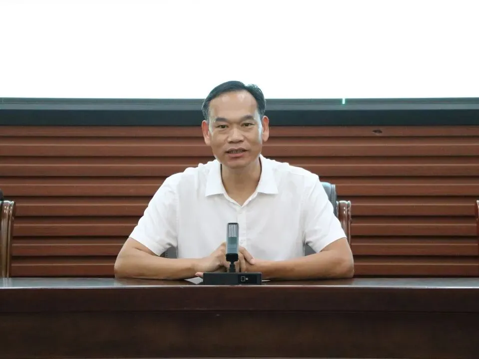 凝心聚力备高考 暖心护航助成长——2027届高三高考备考会议-第9张图片-四季读书网