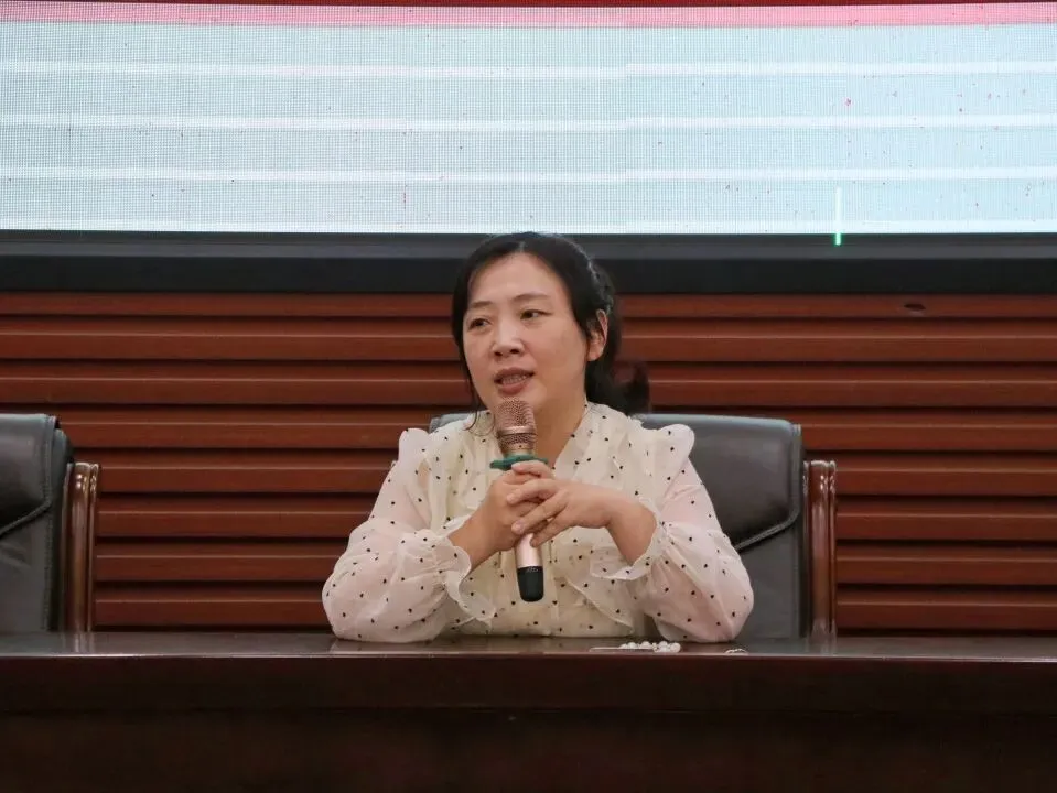 凝心聚力备高考 暖心护航助成长——2027届高三高考备考会议-第13张图片-四季读书网