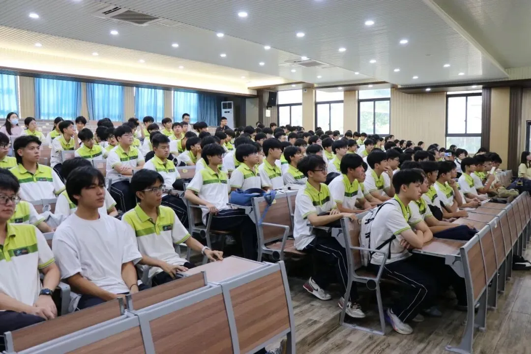 凝心聚力备高考 暖心护航助成长——2027届高三高考备考会议-第14张图片-四季读书网
