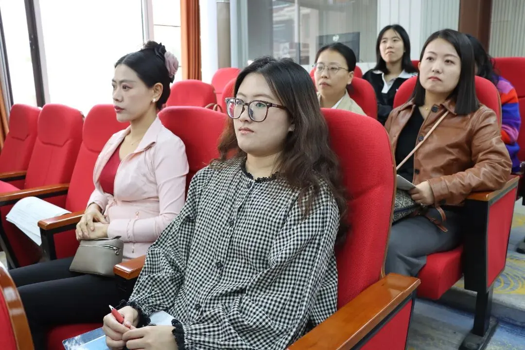 聚焦中考研真题 深耕课堂促提质——高新区初中物理专题研训活动在我校顺利举行-第13张图片-四季读书网 聚焦中考研真题 深耕课堂促提质——高新区初中物理专题研训活动在我校顺利举行-第13张图片-四季读书网