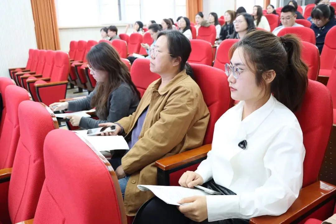 聚焦中考研真题 深耕课堂促提质——高新区初中物理专题研训活动在我校顺利举行-第22张图片-四季读书网 聚焦中考研真题 深耕课堂促提质——高新区初中物理专题研训活动在我校顺利举行-第22张图片-四季读书网