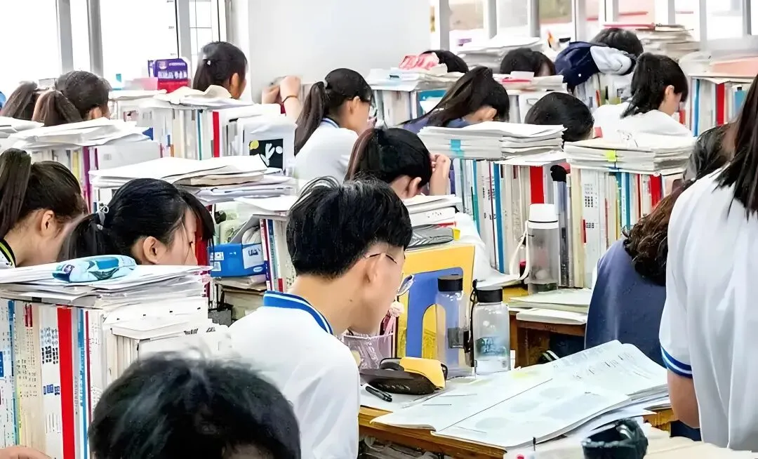 中考女孩故意空下压轴题:考太高,反而会麻烦?-第2张图片-四季读书网 中考女孩故意空下压轴题:考太高,反而会麻烦?-第2张图片-四季读书网