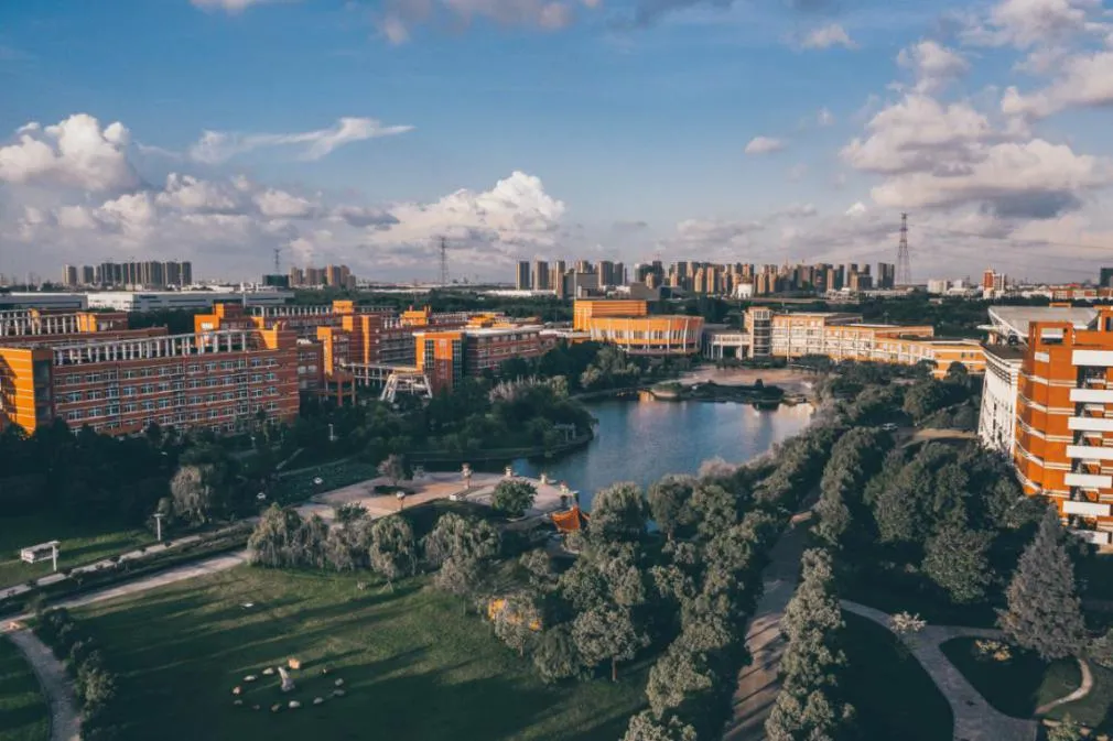 高考倒计时29天 | 中国计量大学:筑梦中量大,未来能量大,高考学子加油!-第6张图片-四季读书网