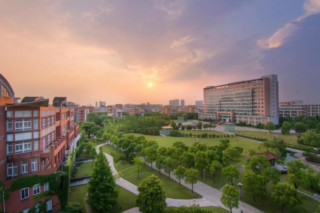 高考倒计时29天 | 中国计量大学:筑梦中量大,未来能量大,高考学子加油!-第7张图片-四季读书网