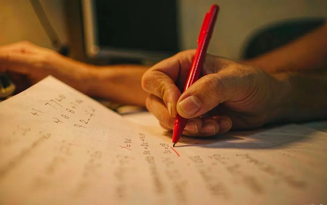 方程列对了还是丢分:初三这道必考题,就扣在“舍去”两个字上-第2张图片-四季读书网