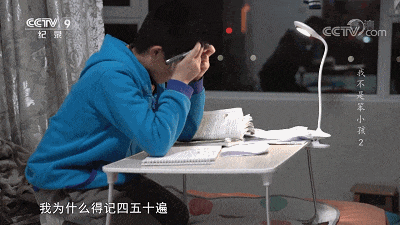 男孩注意力不集中8年!高考落榜后才去医院检查,妈妈担心晚了,医生:还不算太迟-第9张图片-四季读书网