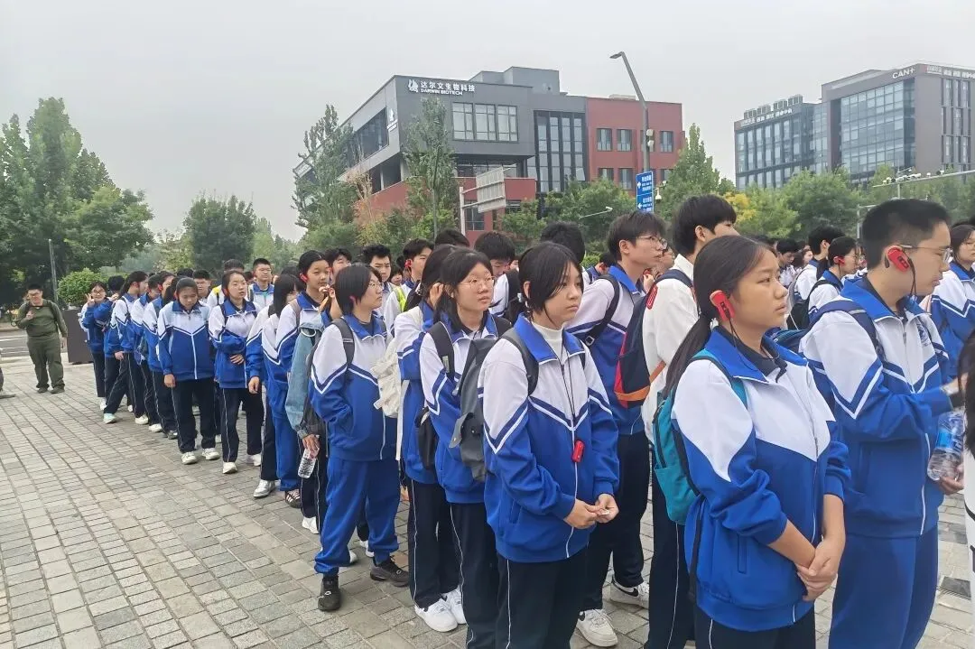 百炼成钢,智创未来 | 初三学子走进首钢园社会实践活动-第8张图片-四季读书网
