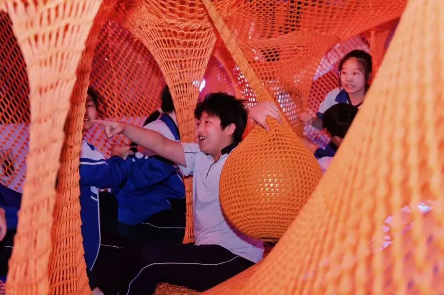 百炼成钢,智创未来 | 初三学子走进首钢园社会实践活动-第15张图片-四季读书网