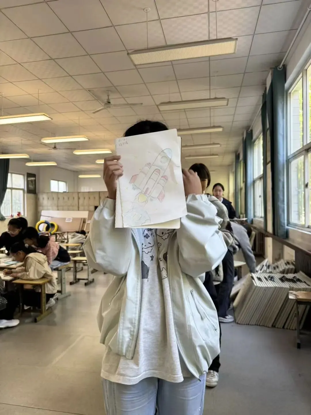 初一9班美术课堂作品随拍《科技之光》-第14张图片-四季读书网
