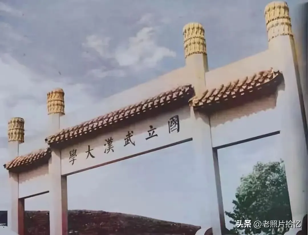 武汉外国语九年级10月月考试卷(答案及作文范文)-第1张图片-四季读书网 武汉外国语九年级10月月考试卷(答案及作文范文)-第1张图片-四季读书网
