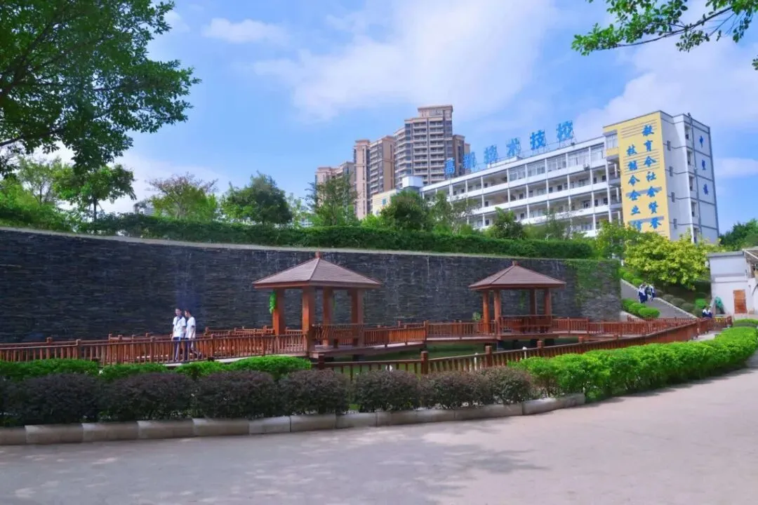 初三家长提前看!广东省高新技术高级技工学校2026招生简章-第27张图片-四季读书网