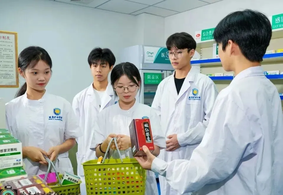 初三家长提前看!广东岭南现代技师学院2026招生简章-第20张图片-四季读书网