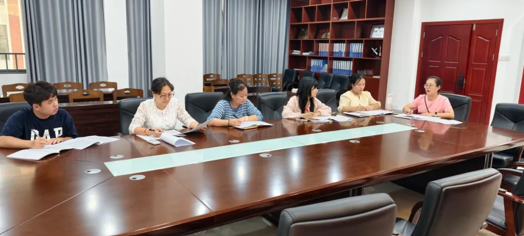 细研真题明方向 深耕教研促实效——桂林市中山中学高中政治组开展新高考专题教研-第15张图片-四季读书网 细研真题明方向 深耕教研促实效——桂林市中山中学高中政治组开展新高考专题教研-第15张图片-四季读书网