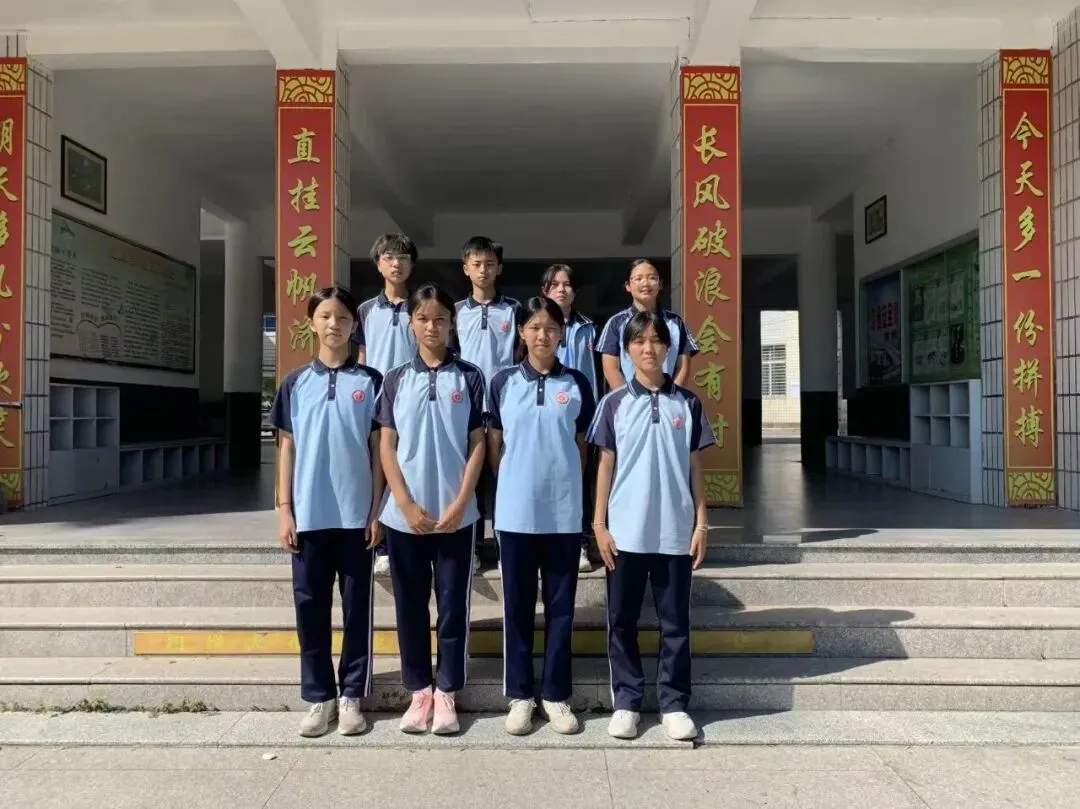 初二年三班色彩图案作品展-第25张图片-四季读书网
