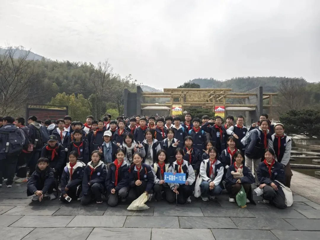 2025级班级风采丨初二12班——以少年意气,赴青春山海-第19张图片-四季读书网