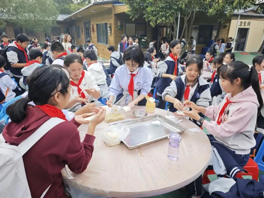 2025级班级风采丨初二12班——以少年意气,赴青春山海-第20张图片-四季读书网